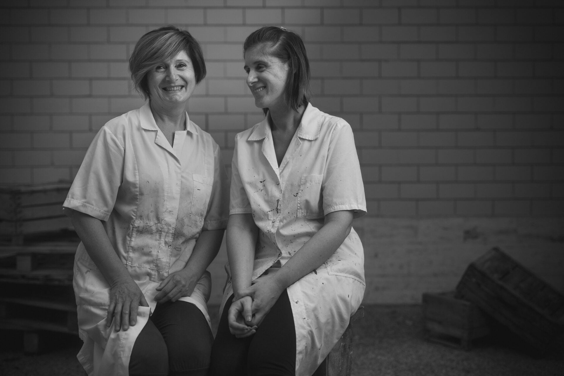 Luisa and Patrizia italian leather craftsmen working