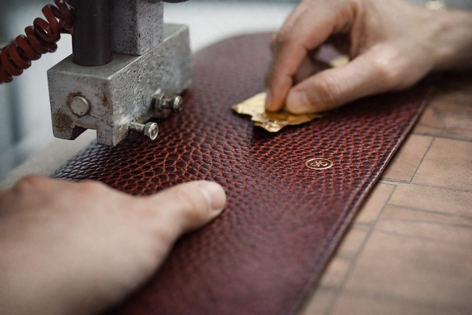 Skilled hand finishing luxury Italian leather bag in Made in Italy atelier