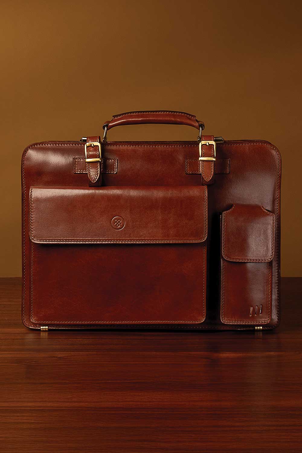 Alanzo briefcase in tan brown highlighting men’s structured briefcase design
