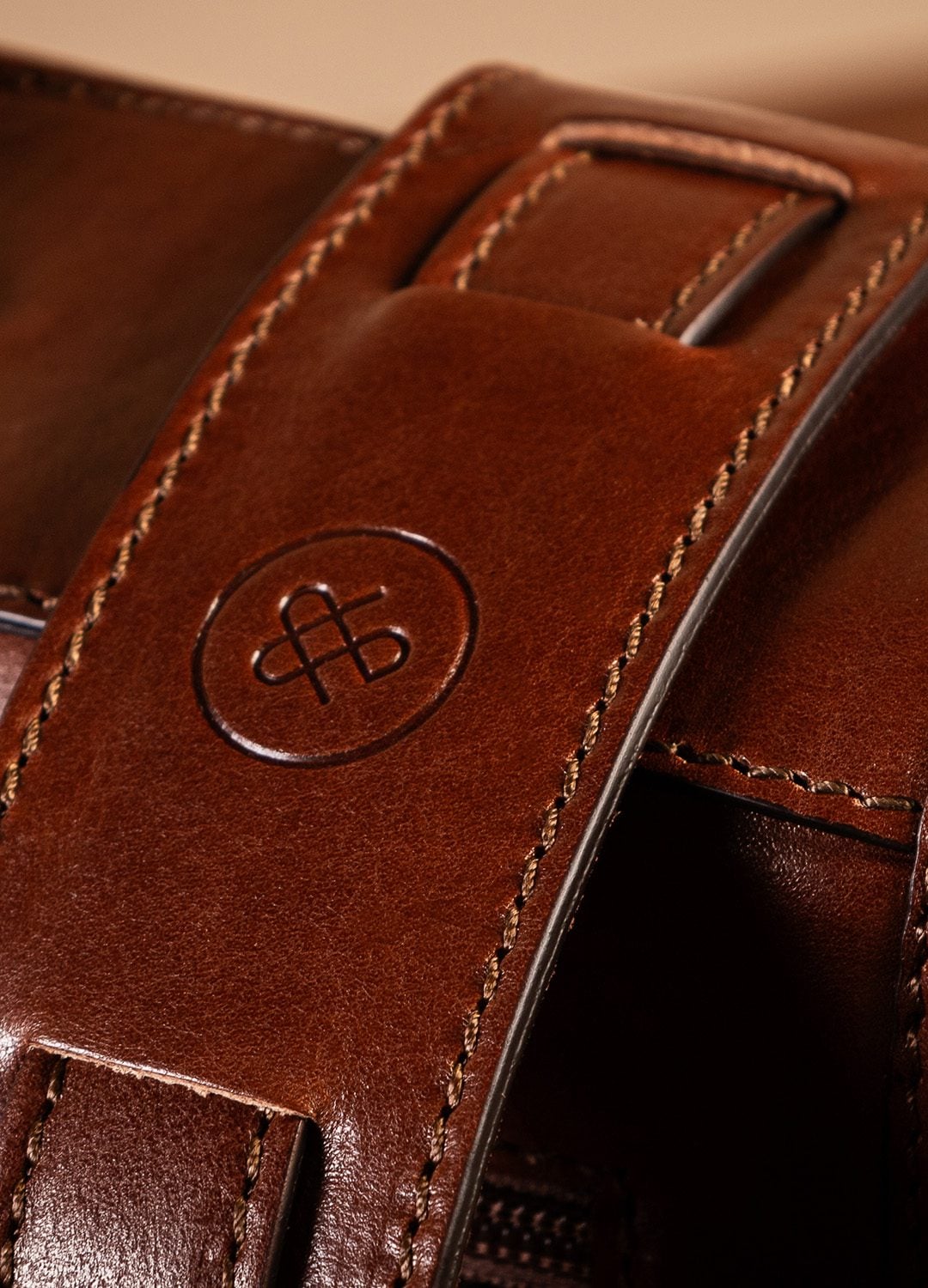 Italian leather craftsmanship techniques applied to handcrafted leather bag