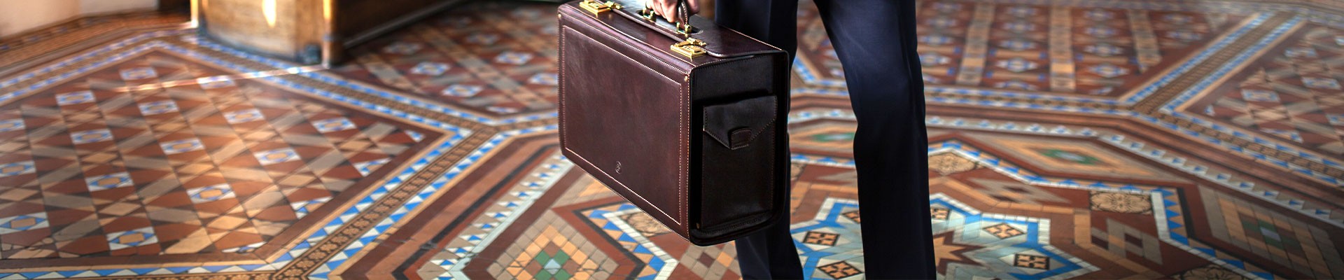 Pilot Case leather travel bag