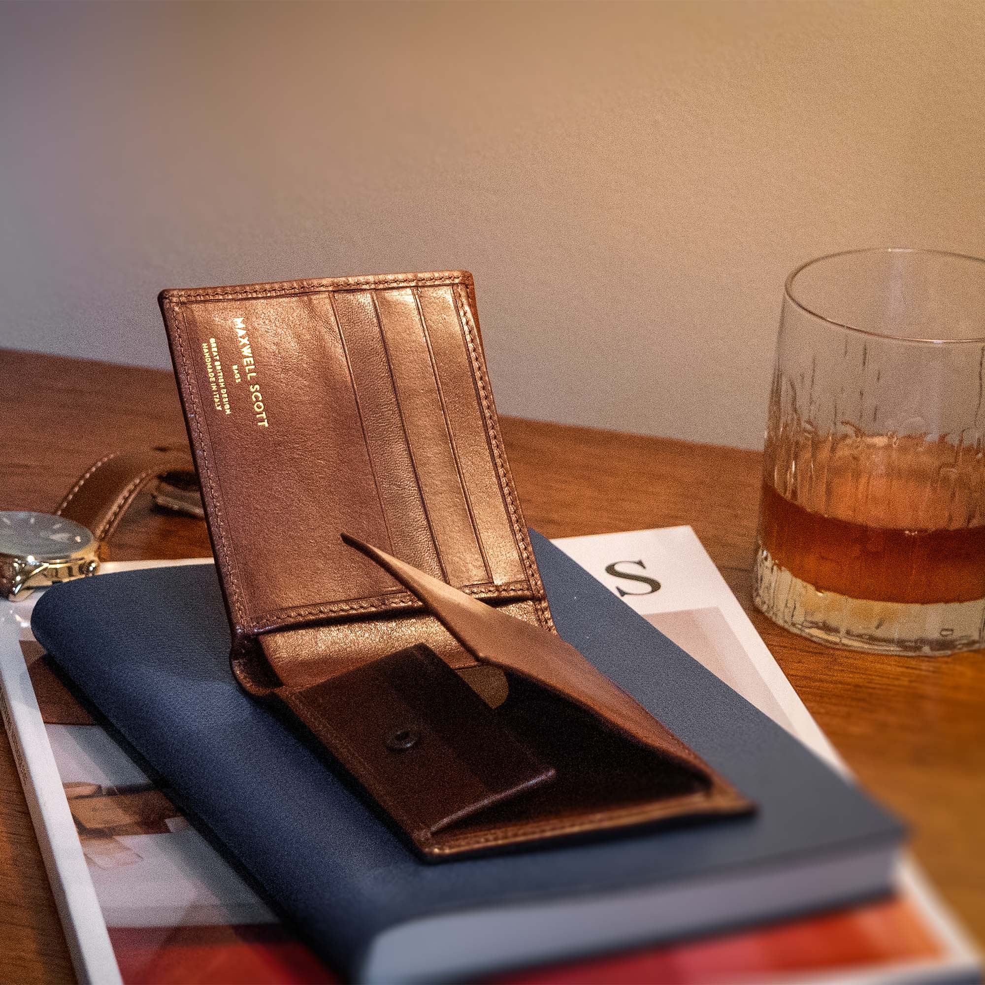 Ticciano Men's Italian Leather Bifold Wallet with Coin - Maxwell-Scott