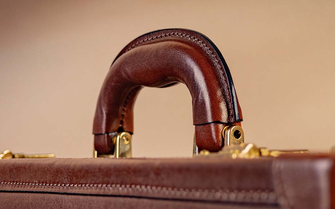 Scanno slimline leather attaché case traditional leather carry handle