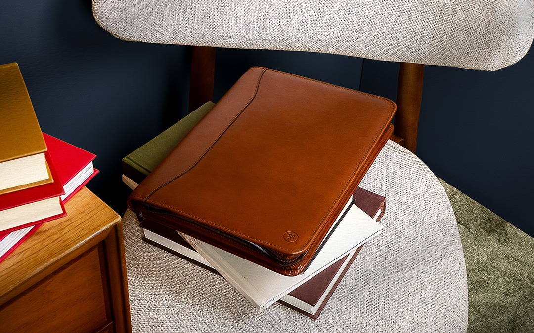 Dimaro Men's Italian Leather A4 Conference Folder - Maxwell-Scott